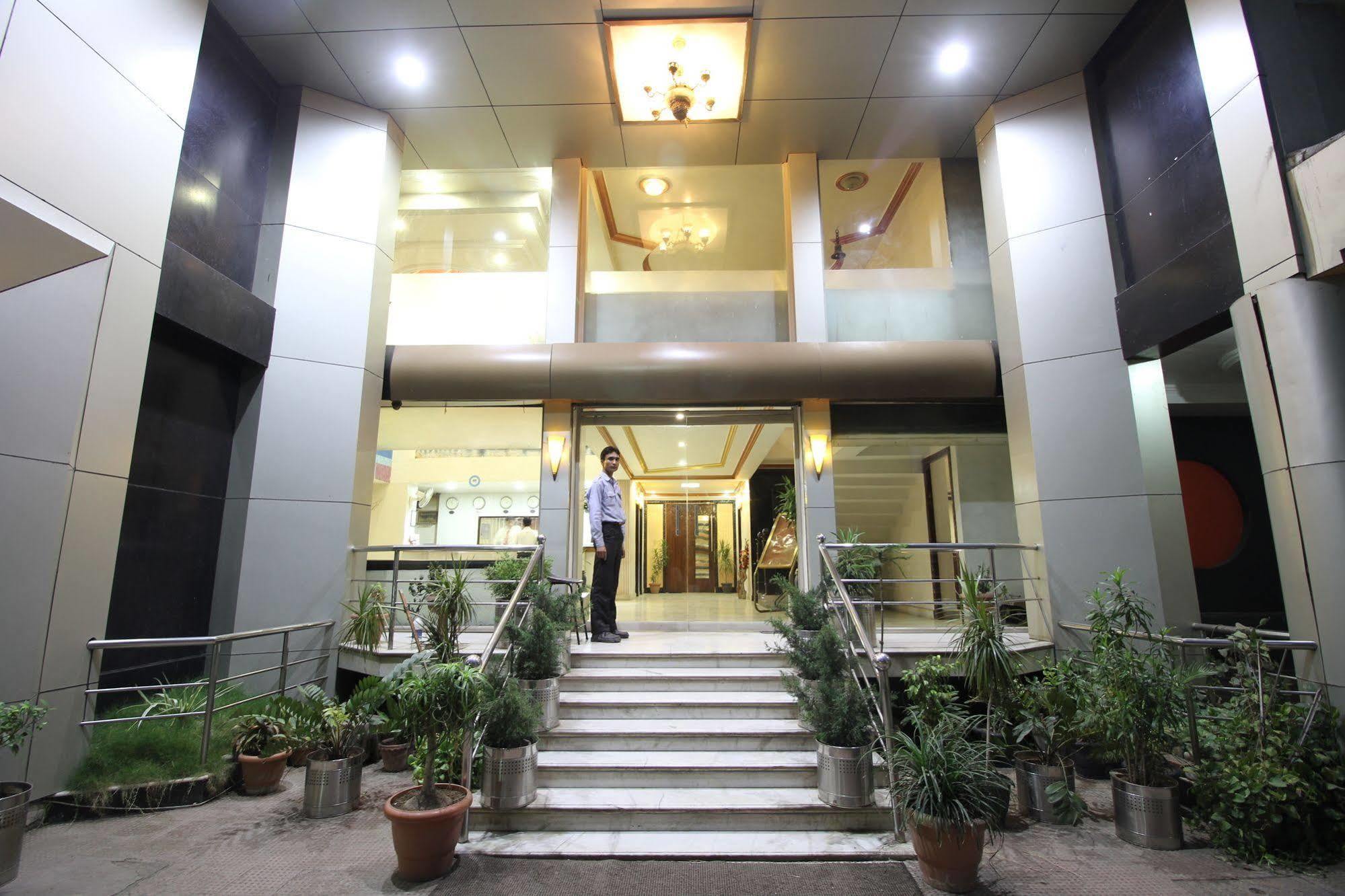 Hotel Grand Arjun Rāipur Exterior foto